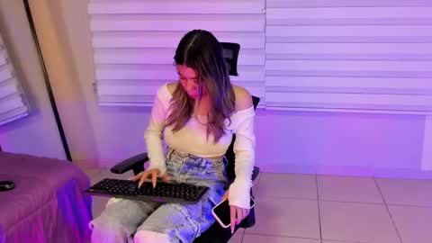 Snapshot of rachell_criss chatting on October 1, 4:28 am Rachell online show from October 1, 4:28 am