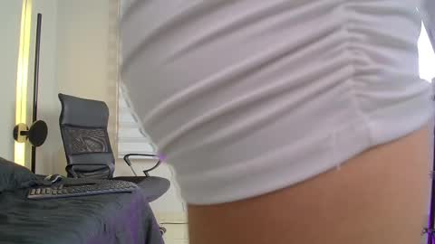 Snapshot of rachell_criss chatting on February 23, 4:01 am Rachell online show from February 23, 4:01 am