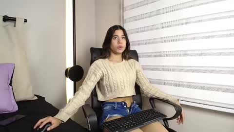 Snapshot of rachell_criss chatting on February 16, 3:47 am Rachell online show from February 16, 3:47 am