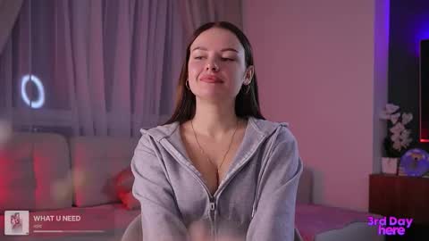 Caroline  online show from November 1, 7:07 pm