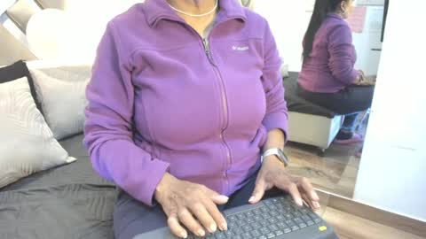 Raquel Moore  online show from February 21, 5:24 pm