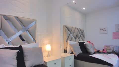 Raquel Moore  online show from March 22, 10:05 pm