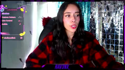   online show from November 25, 7:15 pm