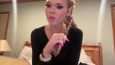 Jade  online show from January 14, 2:40 am