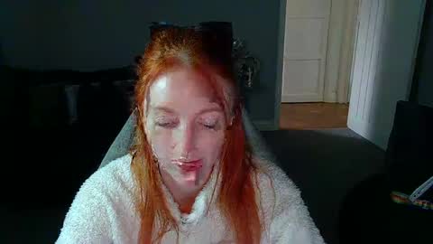Snapshot of red_firesquirt chatting on February 5, 3:09 pm Red -  online show from February 5, 3:09 pm