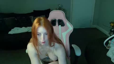 Snapshot of red_firesquirt chatting on January 10, 12:58 pm Red -  online show from January 10, 12:58 pm