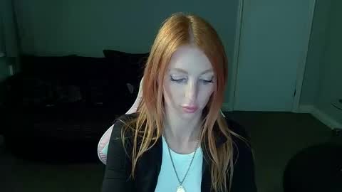 Snapshot of red_firesquirt chatting on September 22, 9:35 pm Red -  online show from September 22, 9:35 pm