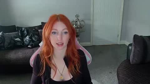 Snapshot of red_firesquirt chatting on March 10, 2:37 pm Red -  online show from March 10, 2:37 pm