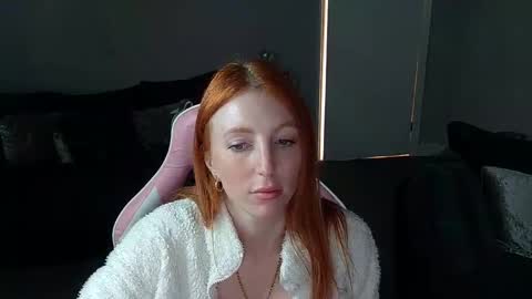 Snapshot of red_firesquirt chatting on February 18, 2:38 pm Red -  online show from February 18, 2:38 pm