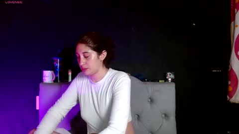 IG   OF red moonn online show from April 8, 5:42 am