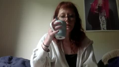 redcassie666 online show from April 28, 10:19 am