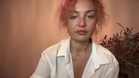 reddgirll online show from October 19, 7:05 pm
