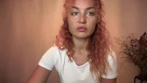 reddgirll online show from October 20, 7:06 pm
