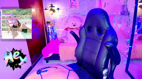 Snapshot of redhotter_ chatting on January 18, 7:48 pm Lili Lopez online show from January 18, 7:48 pm