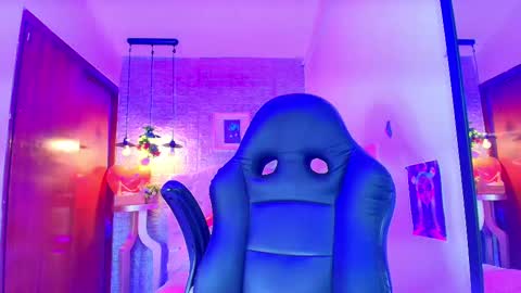 Snapshot of redhotter_ chatting on February 18, 8:37 pm Lili Lopez online show from February 18, 8:37 pm
