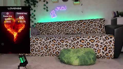 RedHurrican online show from October 3, 3:00 am