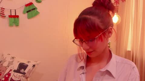 Snapshot of redmeloddy chatting on December 10, 7:54 pm Meloddy online show from December 10, 7:54 pm