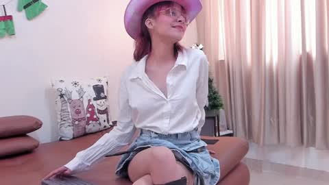 Snapshot of redmeloddy chatting on December 13, 7:32 pm Meloddy online show from December 13, 7:32 pm