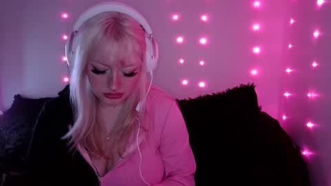 reiannmay online show from February 26, 2:54 am