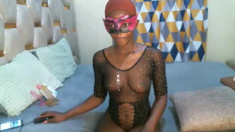 remmyqueen online show from May 9, 10:01 pm
