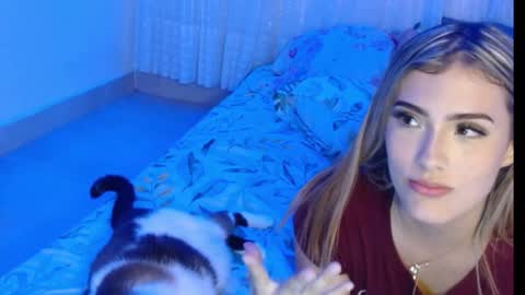 Snapshot of renata_gomez03 chatting on December 3, 11:35 pm S T A C Y online show from December 3, 11:35 pm