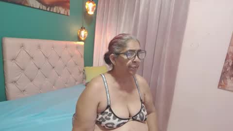 renata_milf_ online show from October 19, 4:20 pm