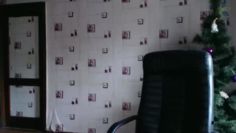 renataoia online show from January 19, 11:45 am