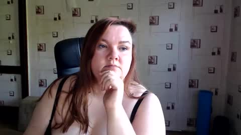 renataoia online show from May 31, 1:28 pm