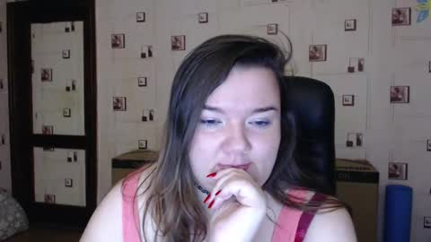 renataoia online show from December 5, 2:11 pm