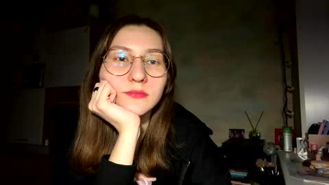 Mia online show from March 19, 6:45 pm