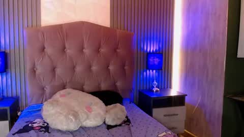 RIHONNA online show from July 21, 9:04 pm