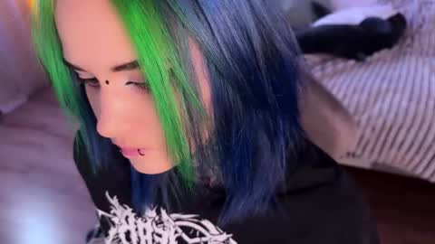   DianaBrite            fansl y online show from October 5, 12:32 pm