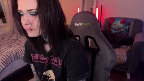   DianaBrite            fansl y online show from November 29, 1:37 pm