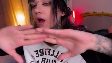   DianaBrite            fansl y online show from March 21, 4:34 pm