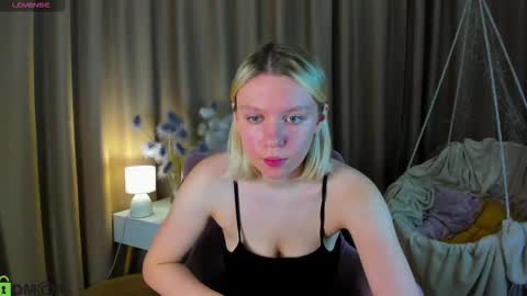 Snapshot of river_stoynee chatting on October 21, 1:31 am river_stoynee online show from October 21, 1:31 am