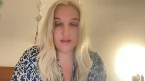 rosewarrenx online show from March 16, 5:39 pm