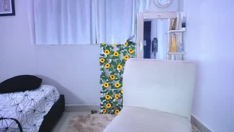 rous_25 online show from December 17, 12:33 pm