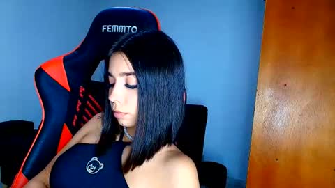 rousse_violet online show from February 24, 1:27 am