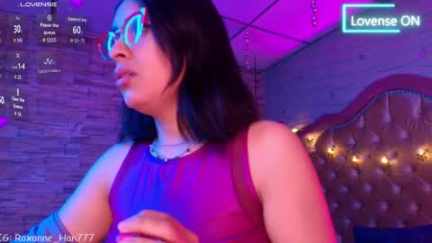 roxanne_han online show from February 27, 11:43 am