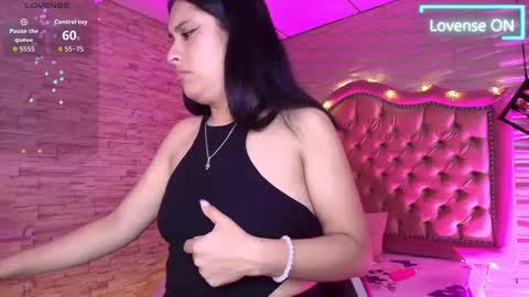 roxanne_han online show from November 14, 7:14 pm