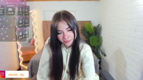 Snapshot of roxanne_tay chatting on December 30, 7:53 pm roxanne_tay online show from December 30, 7:53 pm