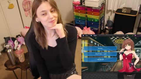 Snapshot of roxiethefox chatting on September 28, 4:45 pm roxie online show from September 28, 4:45 pm