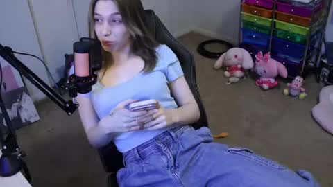 Snapshot of roxiethefox chatting on October 10, 10:47 pm roxie online show from October 10, 10:47 pm