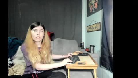 roxihazeleyes online show from June 2, 5:14 pm