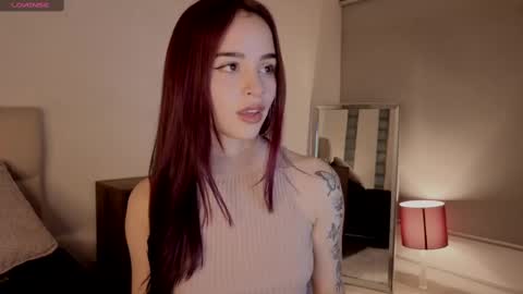 Snapshot of roxxy_mora chatting on September 18, 9:57 pm Roxxy online show from September 18, 9:57 pm