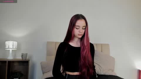 Snapshot of roxxy_mora chatting on February 5, 9:07 pm Roxxy online show from February 5, 9:07 pm