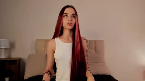 Snapshot of roxxy_mora chatting on February 19, 9:14 pm Roxxy online show from February 19, 9:14 pm