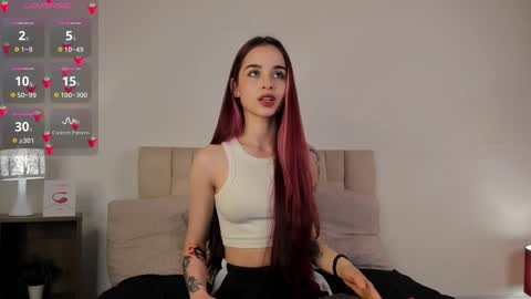 Snapshot of roxxy_mora chatting on February 17, 9:10 pm Roxxy online show from February 17, 9:10 pm