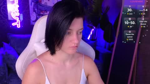 roxy_riot_ online show from April 4, 1:37 am