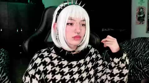 Roxy Independient model Help me to reach 50 thumbs up online show from January 10, 2:49 am